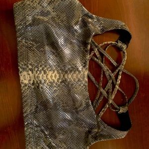 New never worn Onzie sports bra